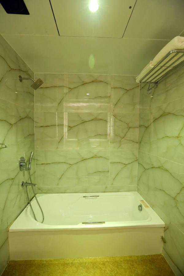 Hotel Hindustan Residency Thane Eksteriør bilde